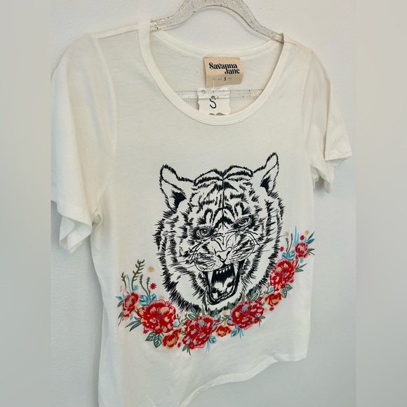 FLOWER EMBROIDERED TIGER TEE - Picture 3 of 7